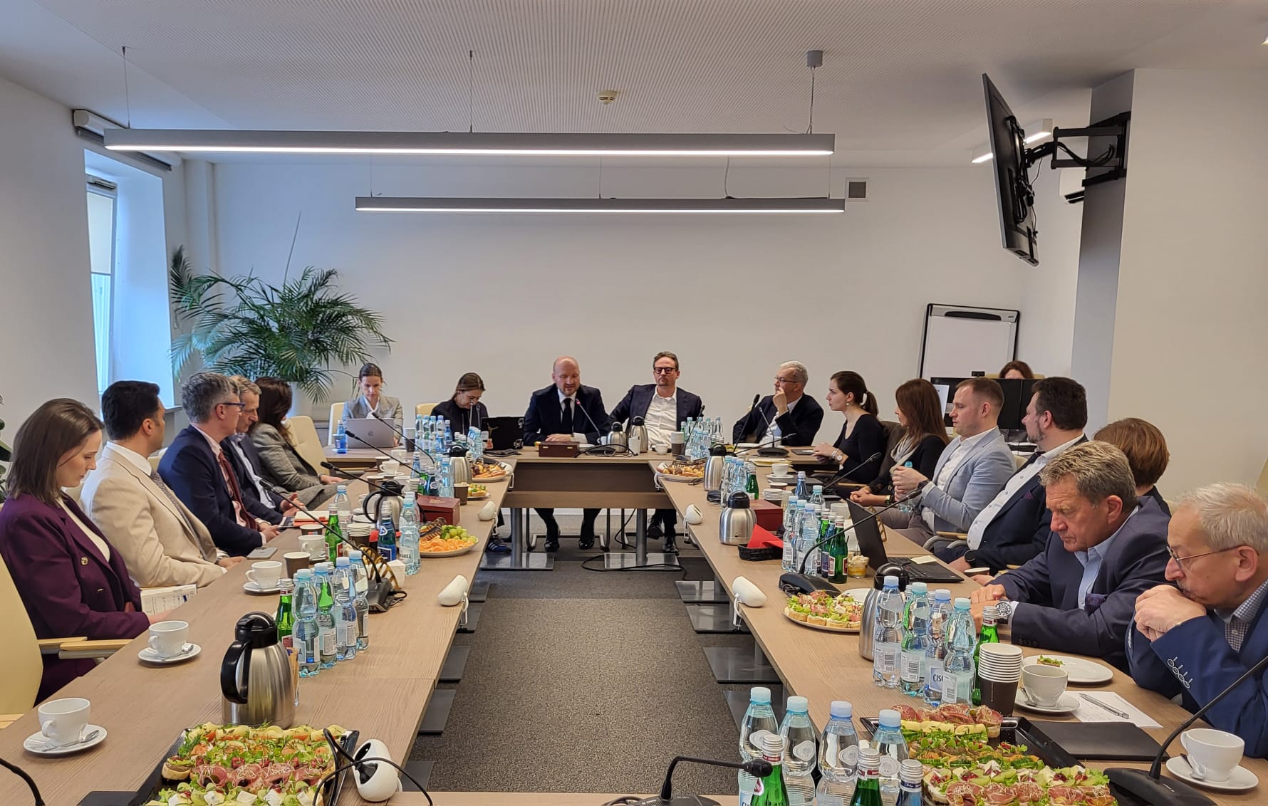 Ukraine Recovery Conference - okrągły st&oacute;ł w KIG 