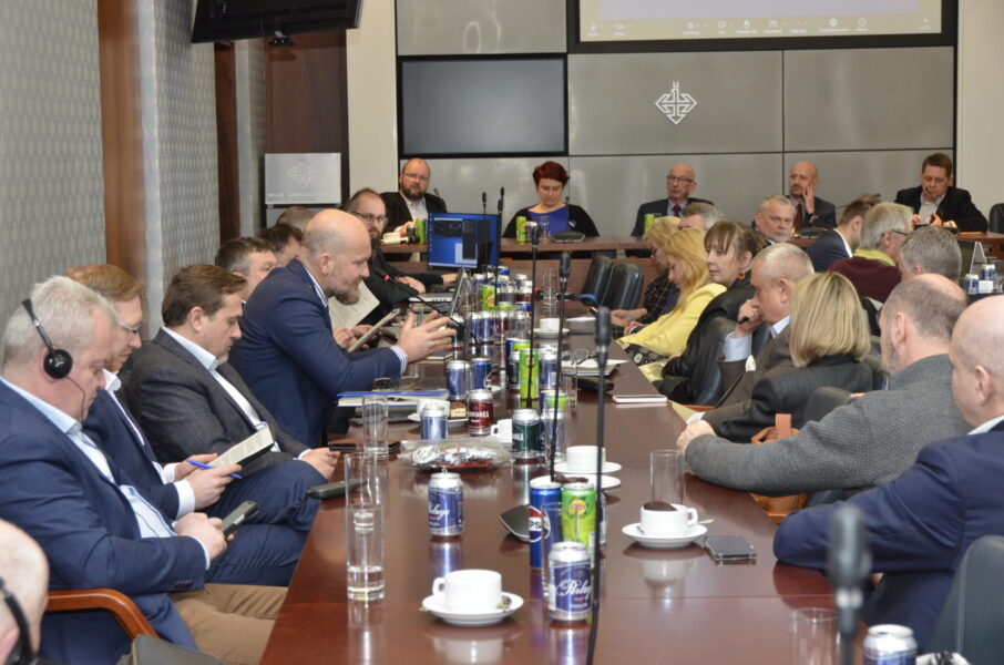 Eksperci podczas seminarium kaucyjnego w KIG