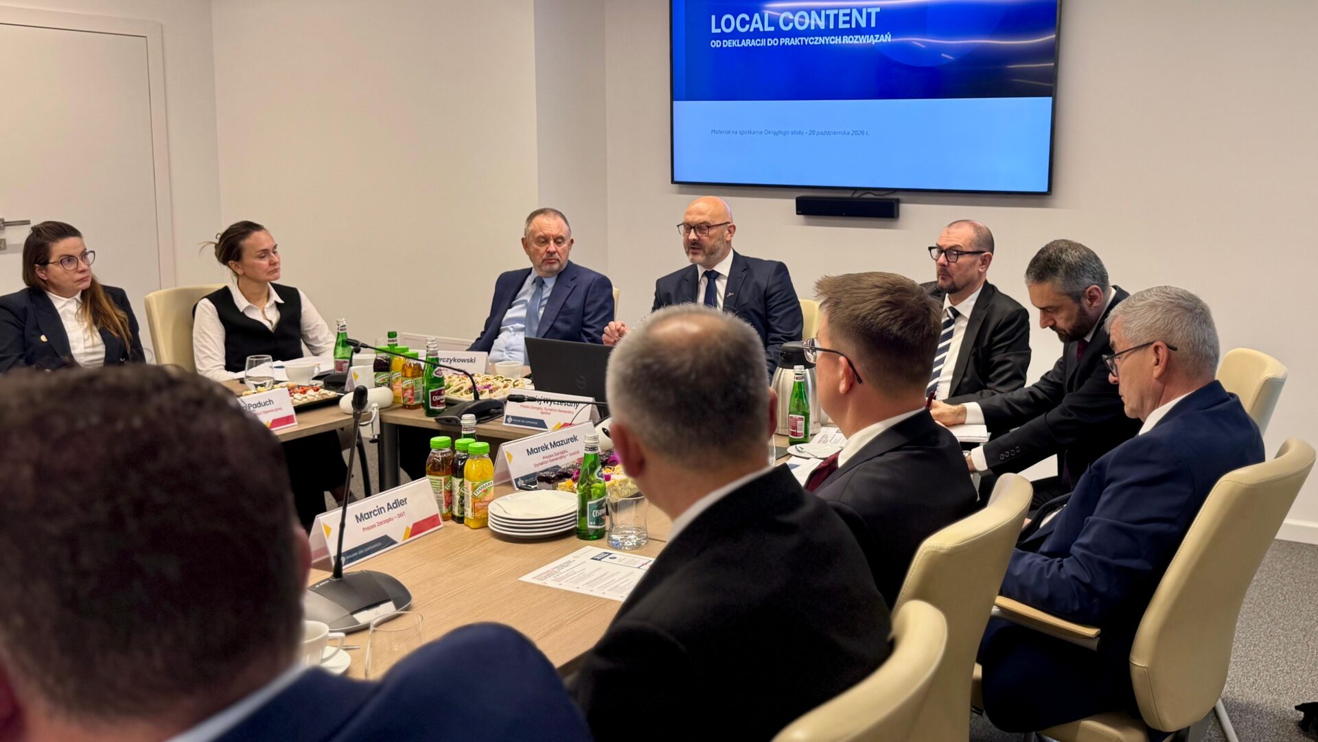 Local content: okrągły st&oacute;ł w KIG 